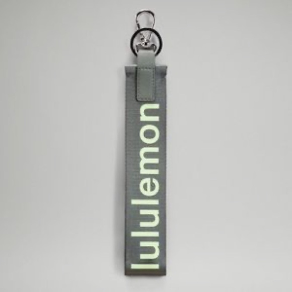 NWT Original lululemon Never Lost Keychain - Faded Zap